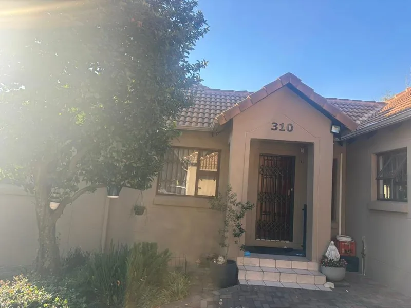 4 Bedroom House to rent in Greenstone Hill