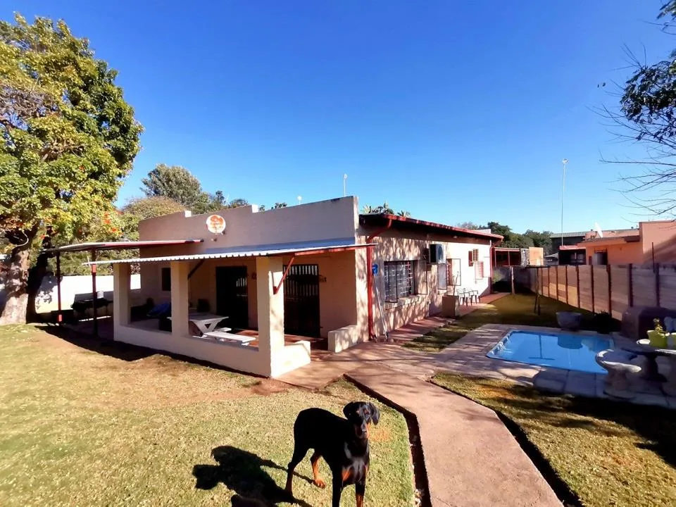 6 Bedroom House for sale in Bendor