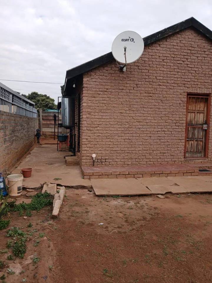 2 Bedroom House for sale in Tlhabane
