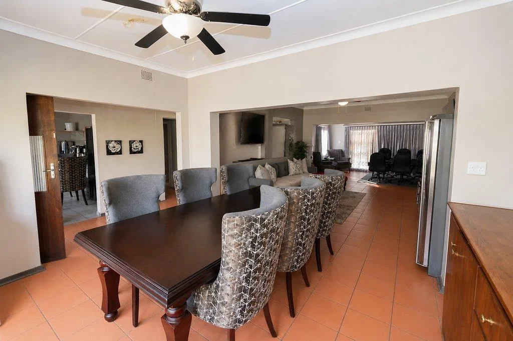 3 Bedroom House for sale in Bayswater