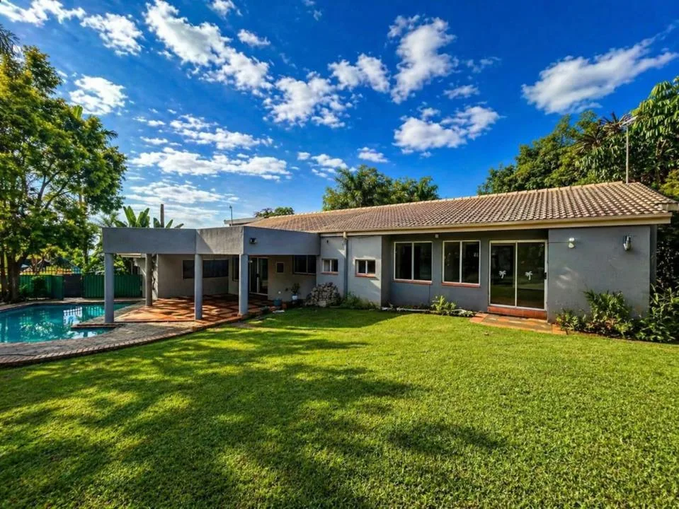 5 Bedroom House for sale in Steiltes