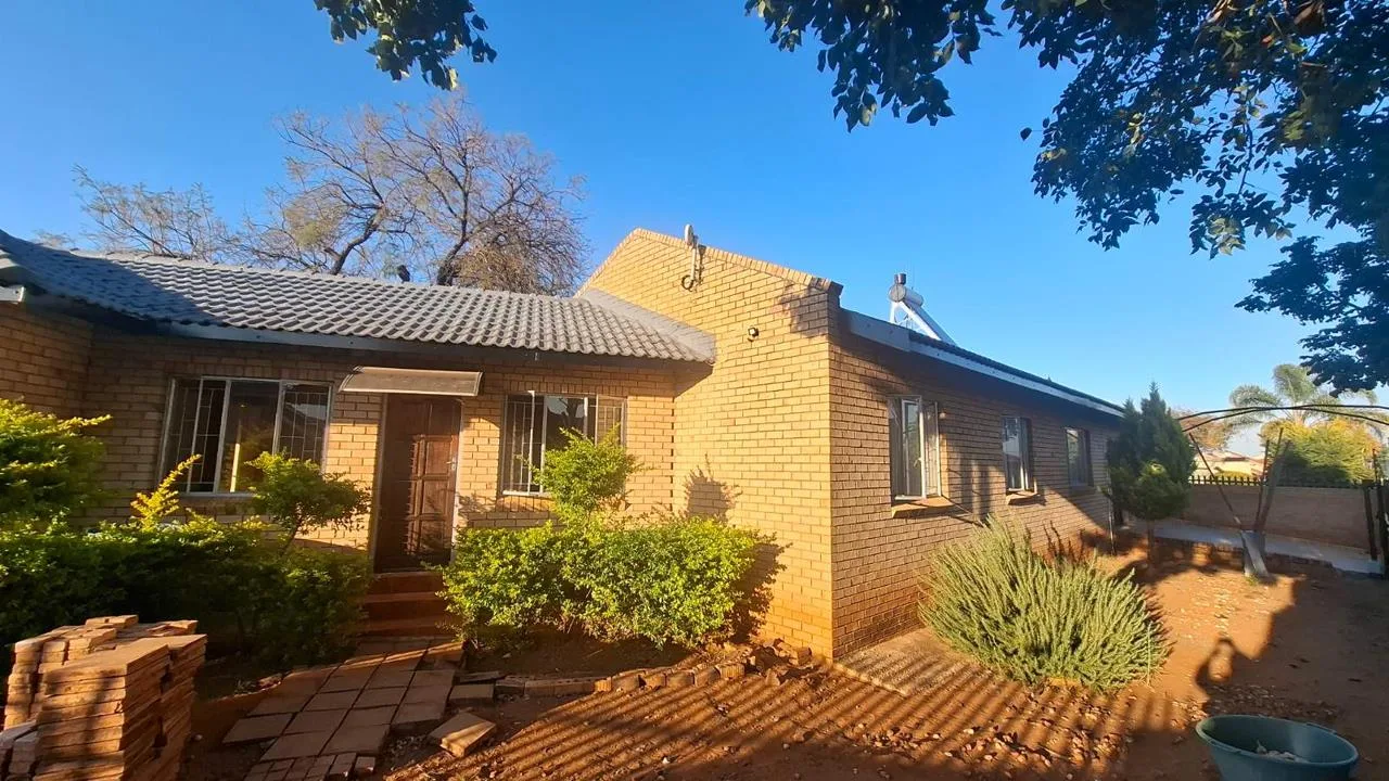 4 Bedroom House to rent in Flora Park