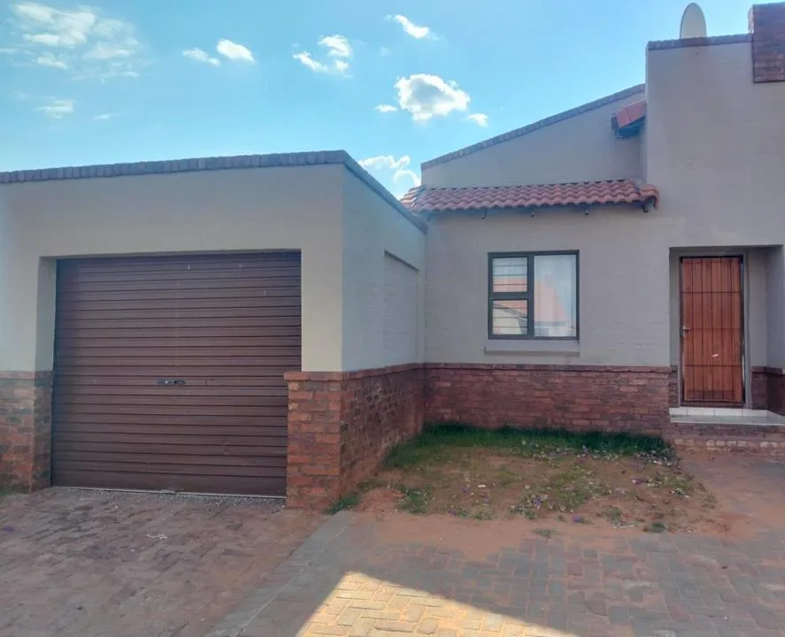 2 Bedroom House for sale in Kathu