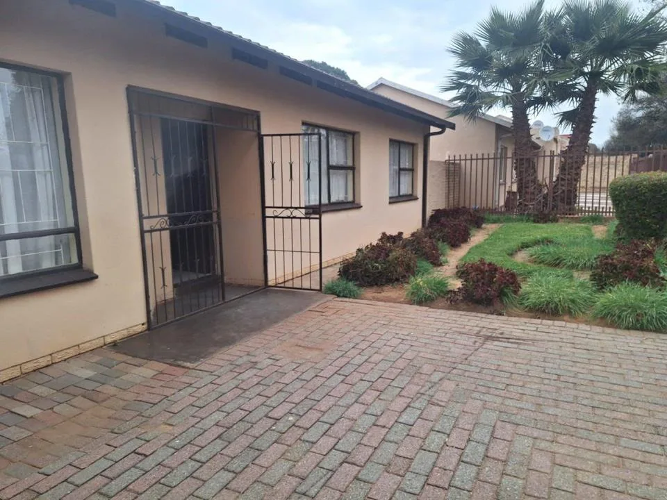 3 Bedroom House for sale in Riebeeckstad
