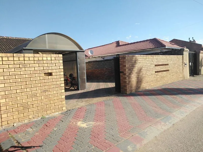2 Bedroom House to rent in Mmesi Park