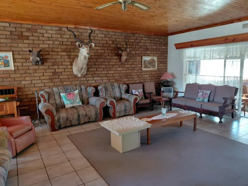 3 Bedroom House for sale in Roosheuwel
