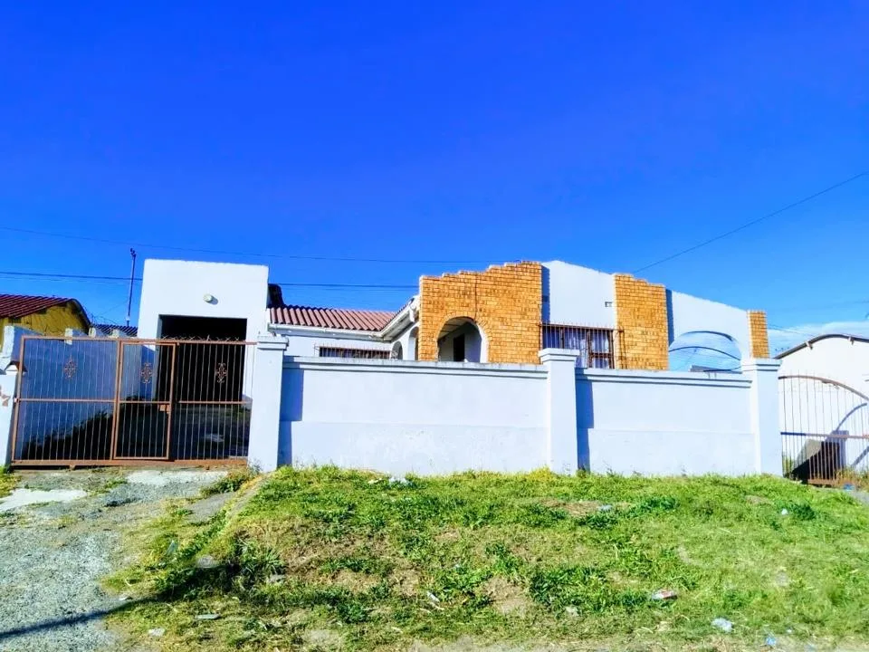 4 Bedroom House for sale in Mdantsane Nu 10