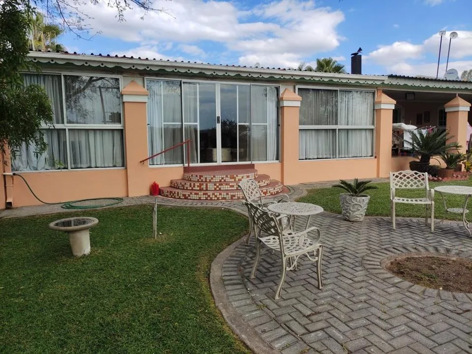 2 Bedroom House for sale in Rooiberg