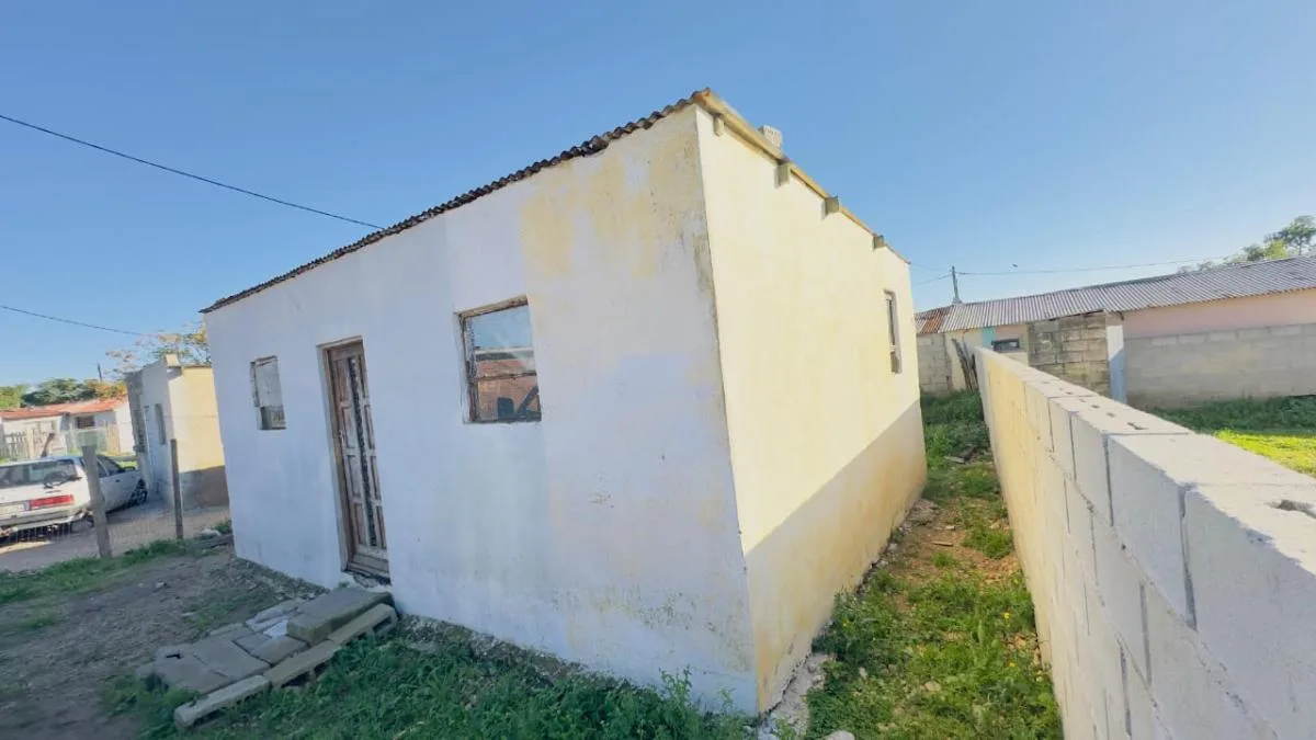 2 Bedroom House for sale in Soweto On Sea