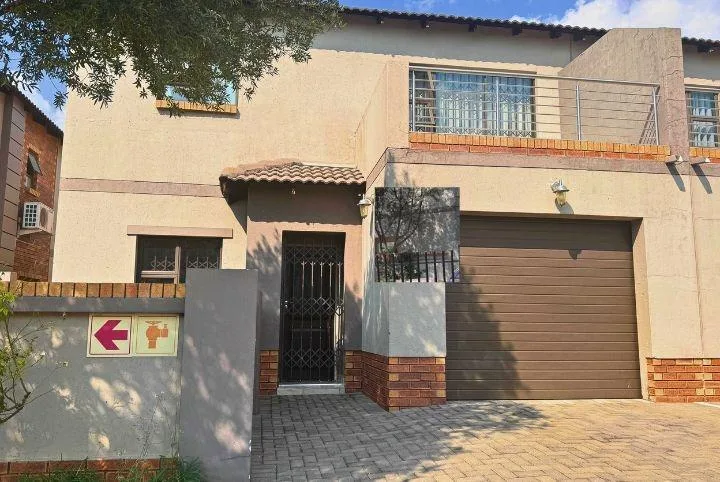 3 Bedroom Townhouse to rent in Montana