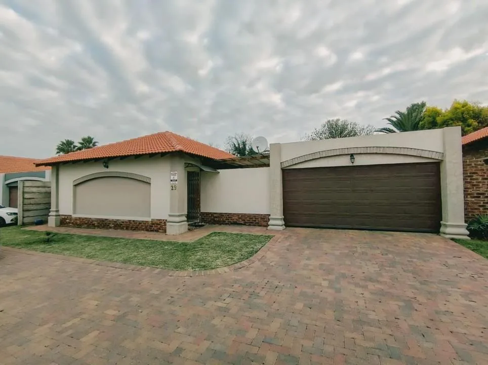 3 Bedroom Townhouse for sale in Flamwood