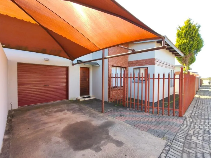 2 Bedroom Townhouse for sale in Bendor