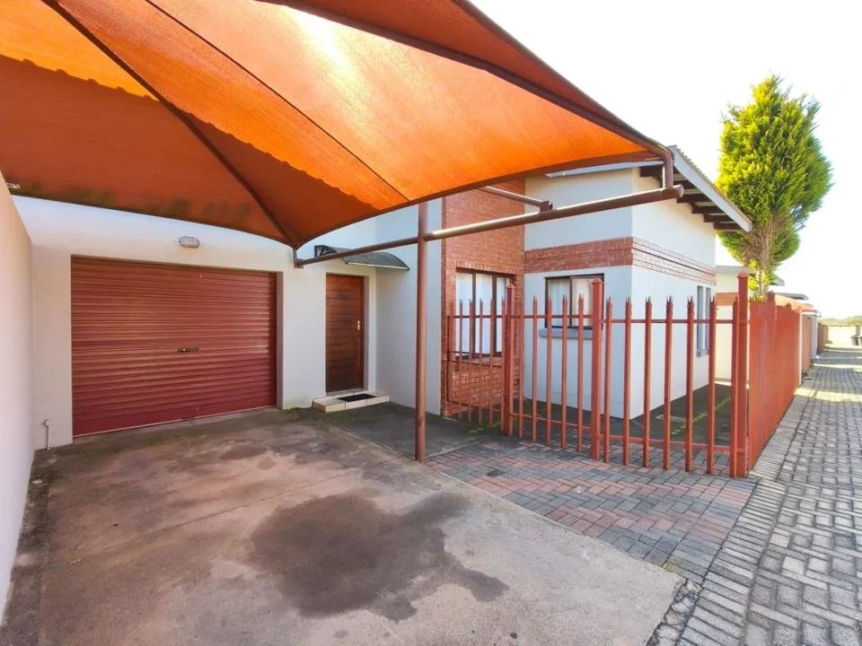 2 Bedroom Townhouse for sale in Bendor