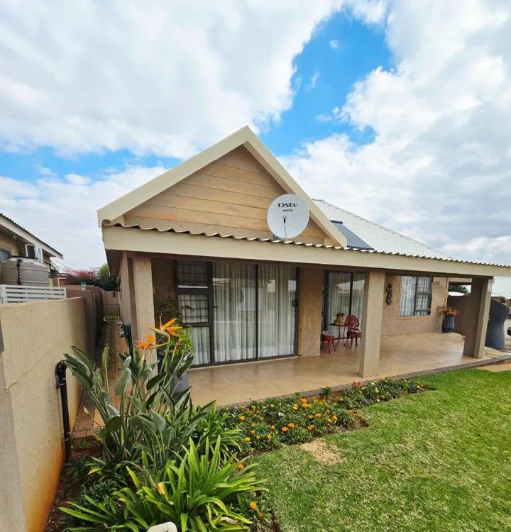 2 Bedroom House for sale in Wilkoppies