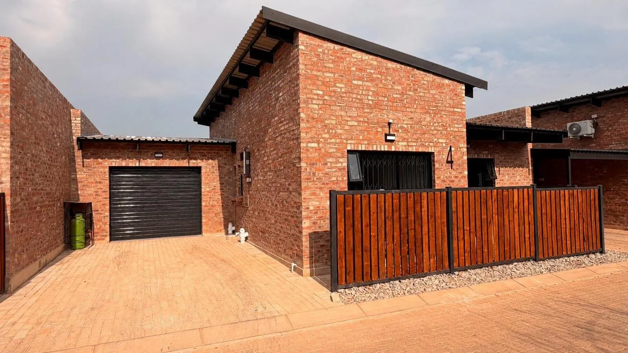2 Bedroom Townhouse to rent in Van Der Hoff Park