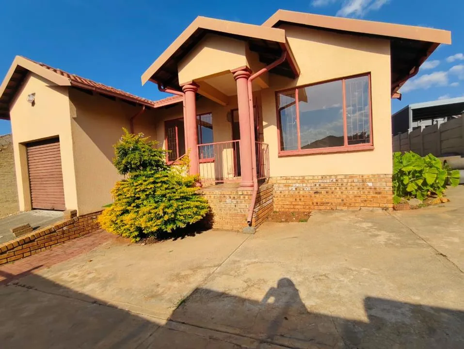 3 Bedroom House for sale in Tlhabane West