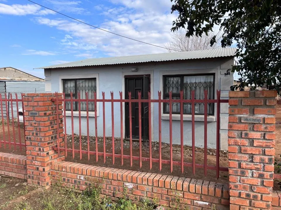 2 Bedroom House for sale in J B Mafora