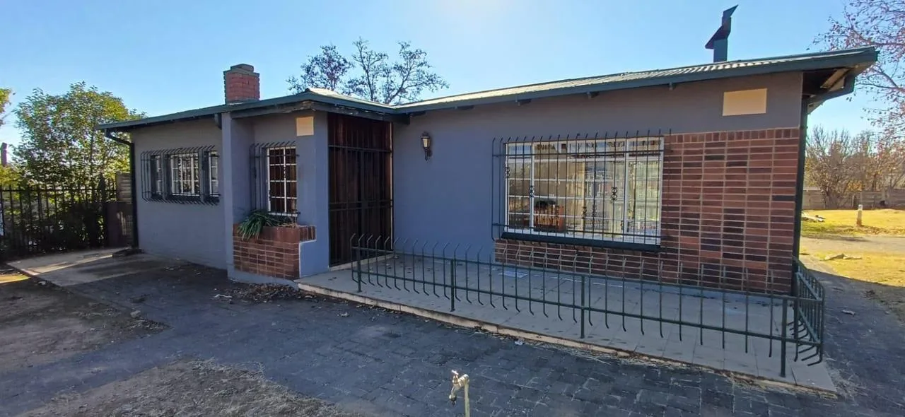4 Bedroom House for sale in Hospitaalheuwel