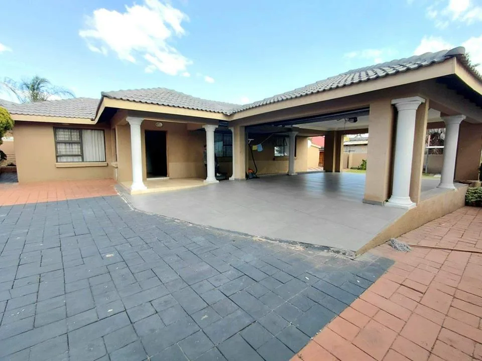 3 Bedroom House for sale in Bendor