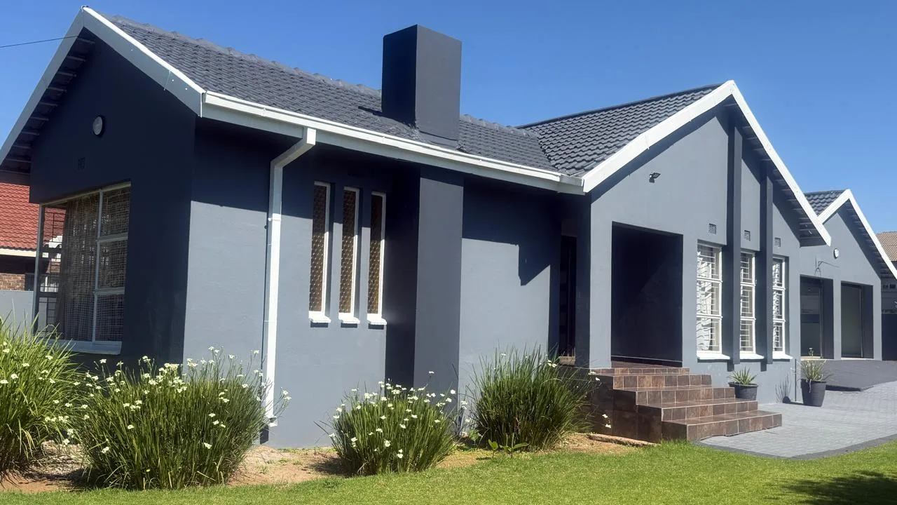 3 Bedroom House for sale in Middelburg South