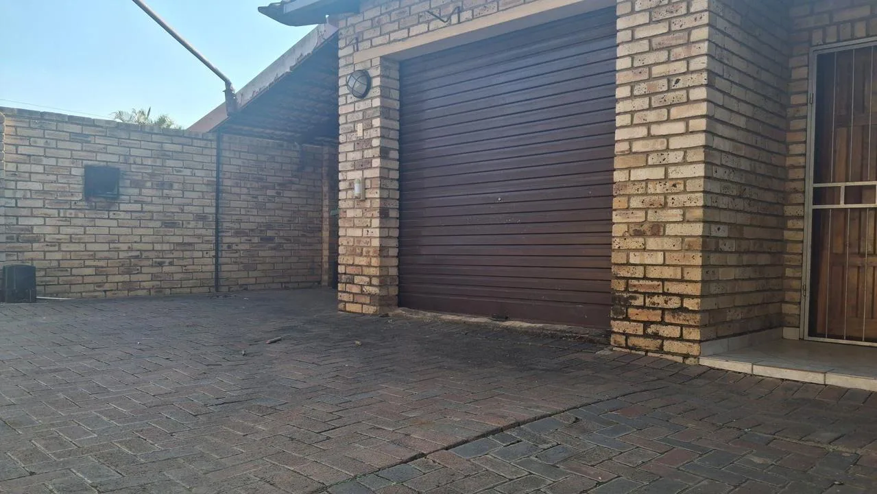 3 Bedroom House for sale in Waterval East