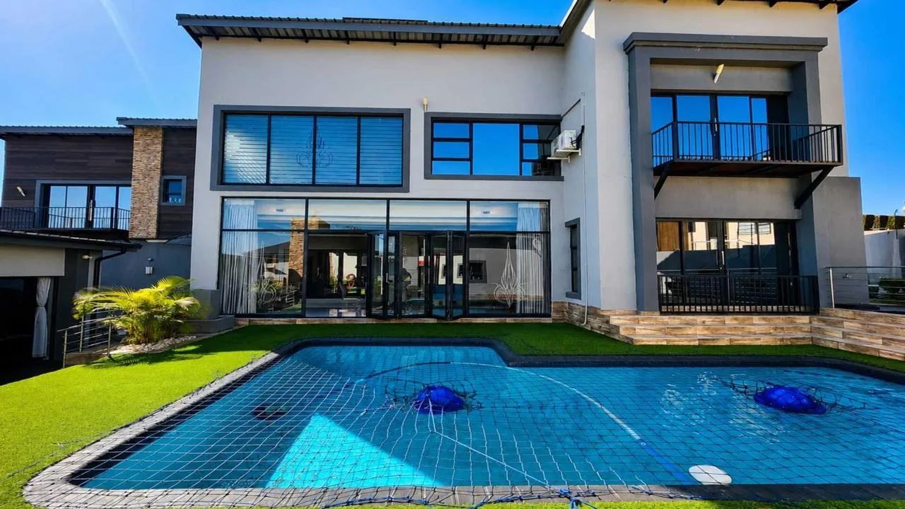 7 Bedroom House for sale in Aquapark
