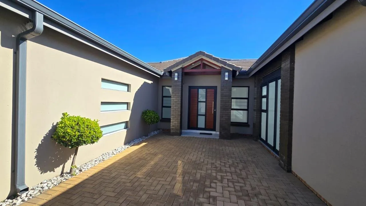 4 Bedroom Townhouse for sale in Secunda