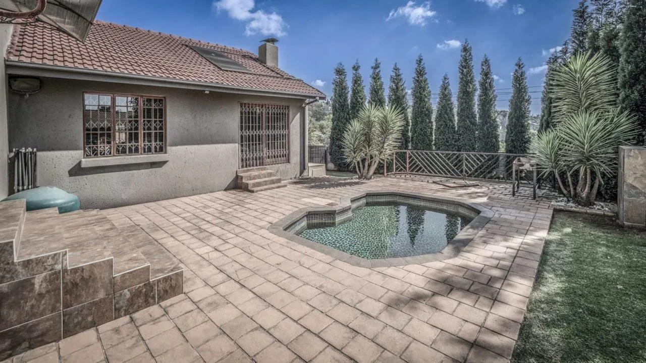 5 Bedroom House for sale in Ben Fleur