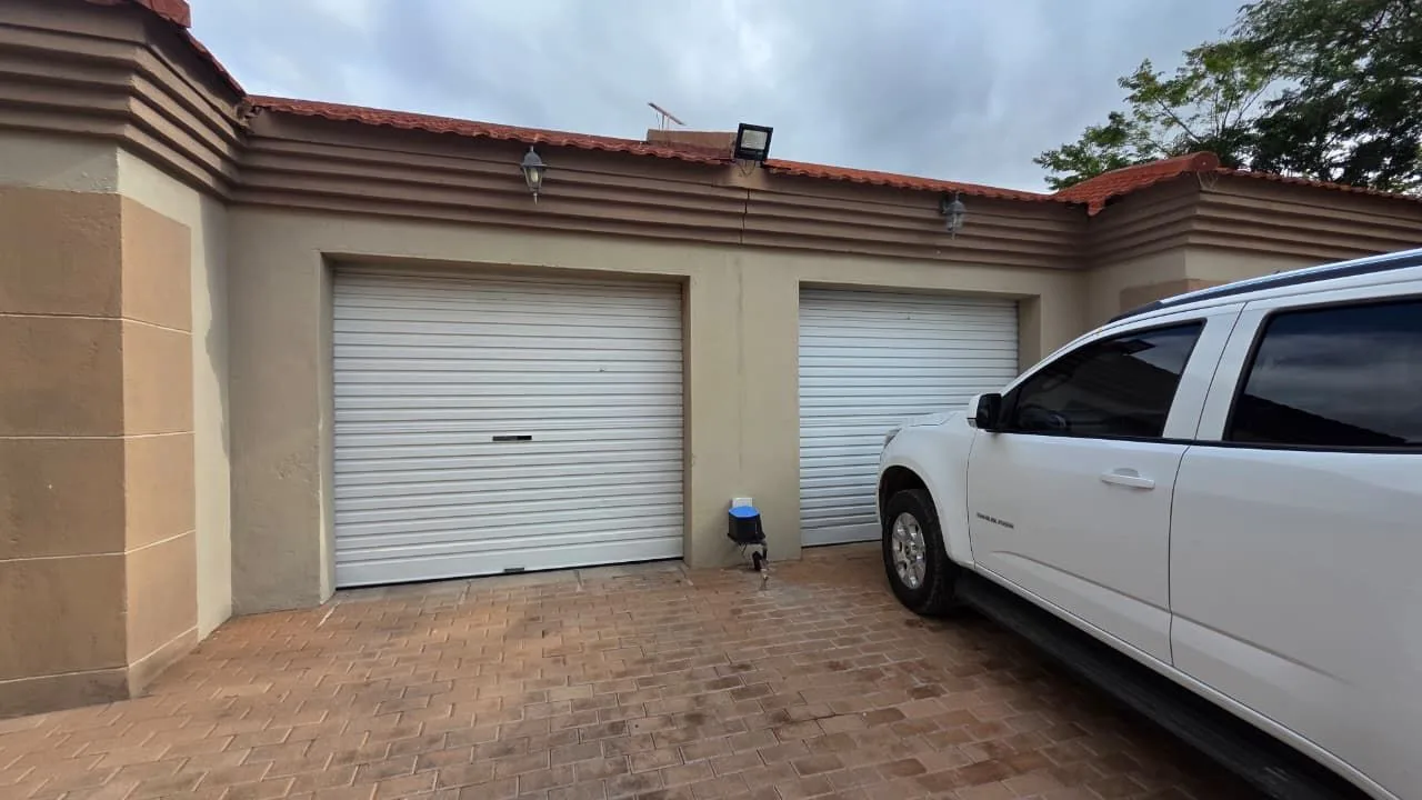 2 Bedroom House for sale in Nuwerus