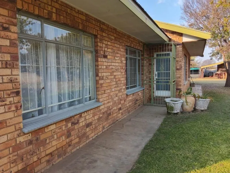 4 Bedroom House for sale in Sannieshof