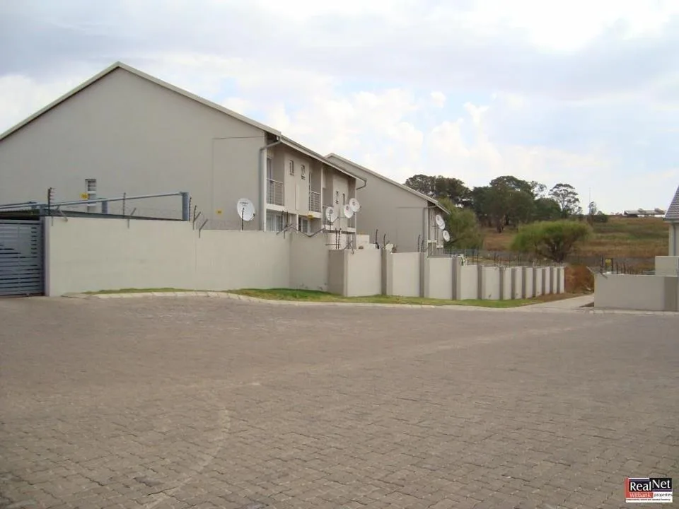 3 Bedroom Townhouse to rent in Die Heuwel Ext 4