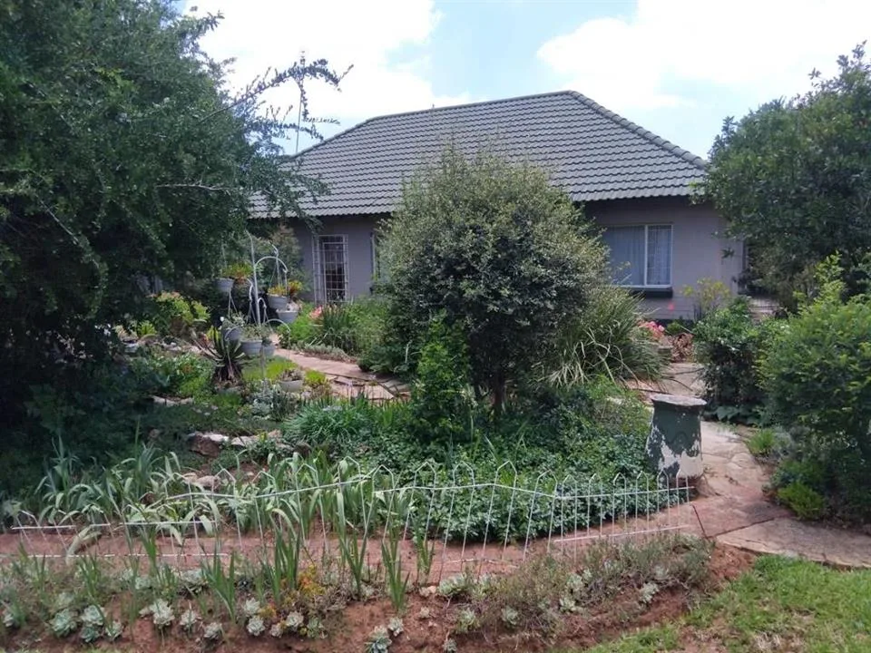 4 Bedroom House for sale in Stilfontein Ext 3