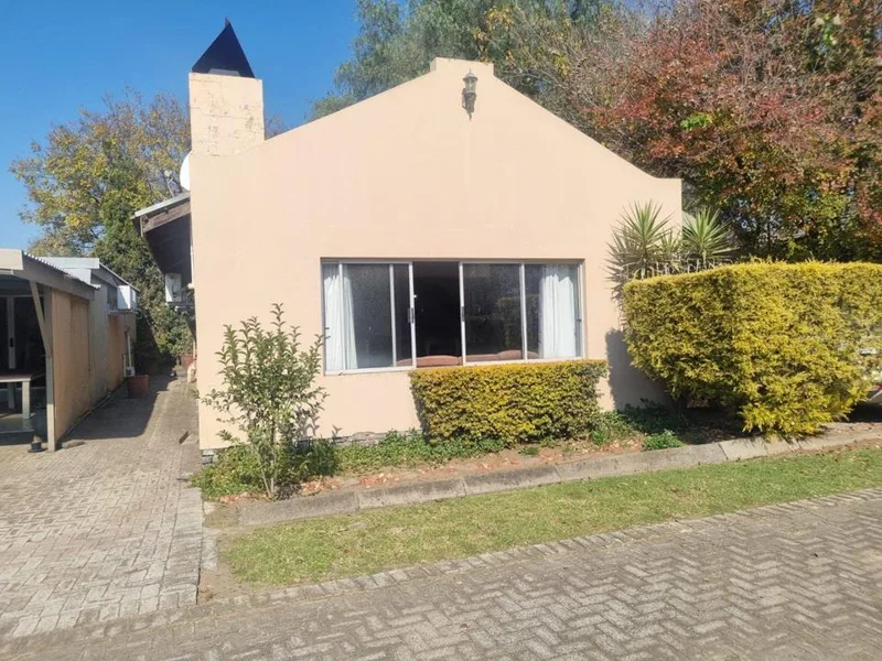 3 Bedroom Townhouse for sale in Louterwater