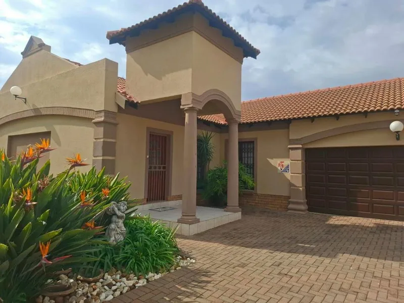 3 Bedroom Townhouse for sale in Wilkoppies