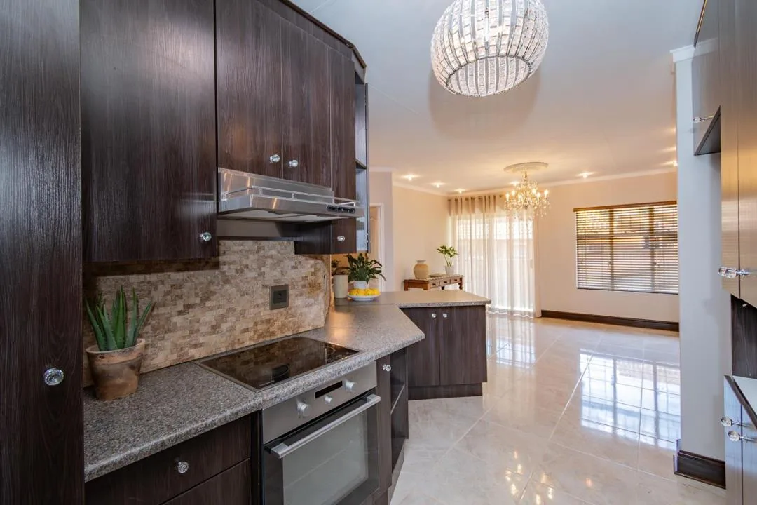 2 Bedroom Townhouse for sale in Langenhovenpark