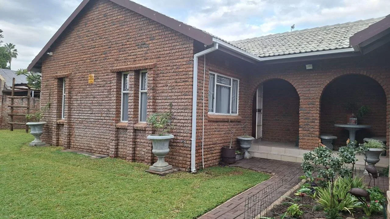 3 Bedroom House for sale in Chroompark