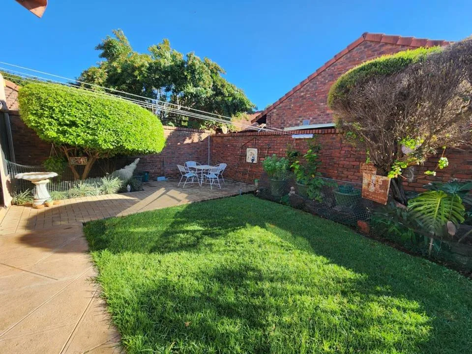 3 Bedroom Townhouse for sale in Rhodesdene