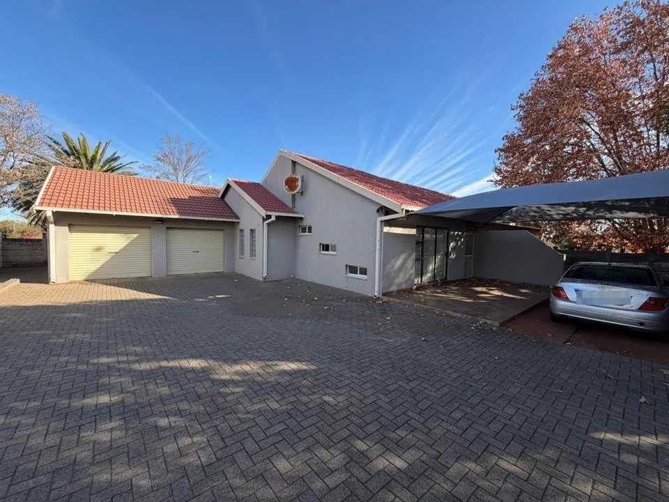 3 Bedroom House for sale in Universitas