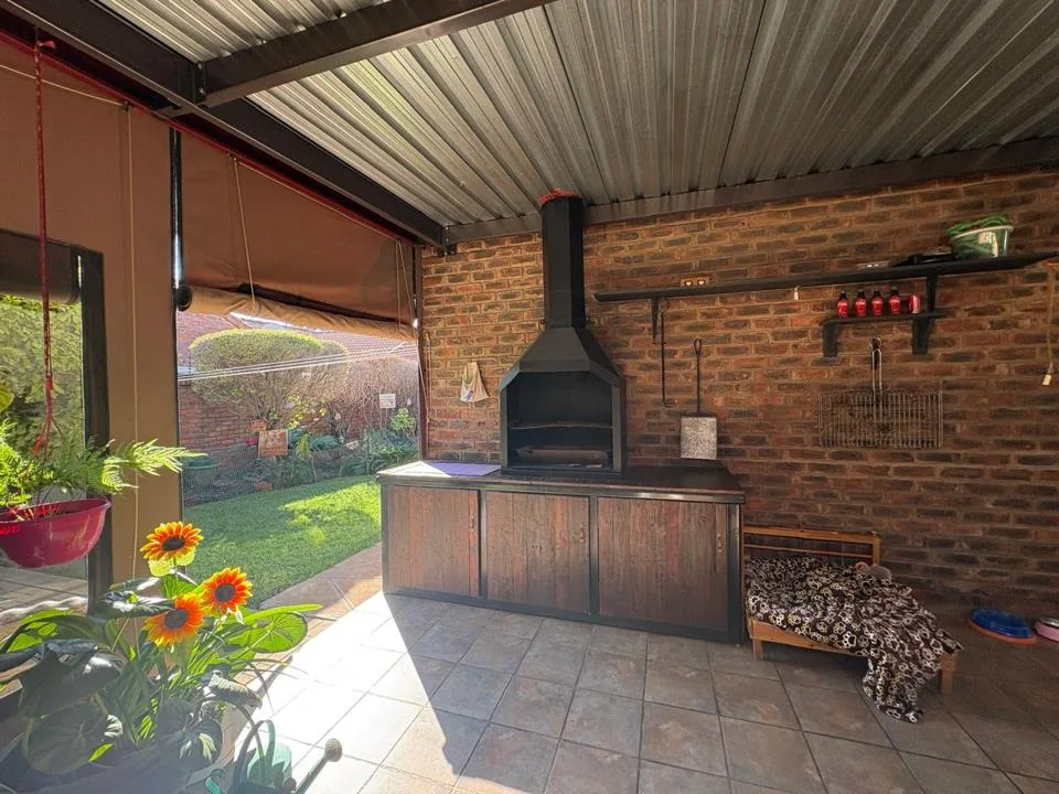 3 Bedroom House for sale in Rhodesdene