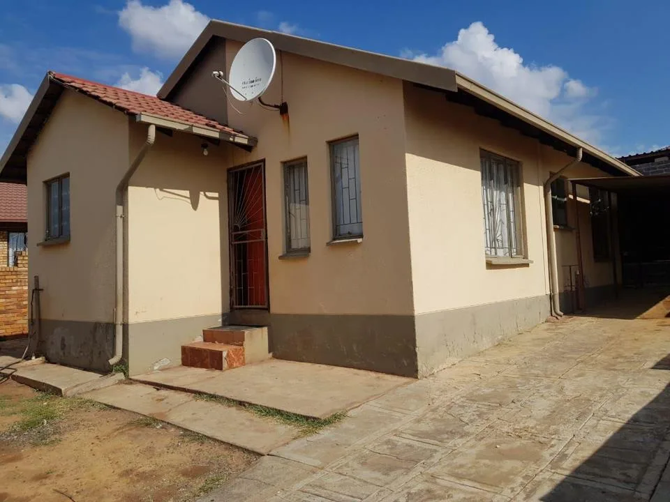 3 Bedroom House for sale in Geelhoutpark
