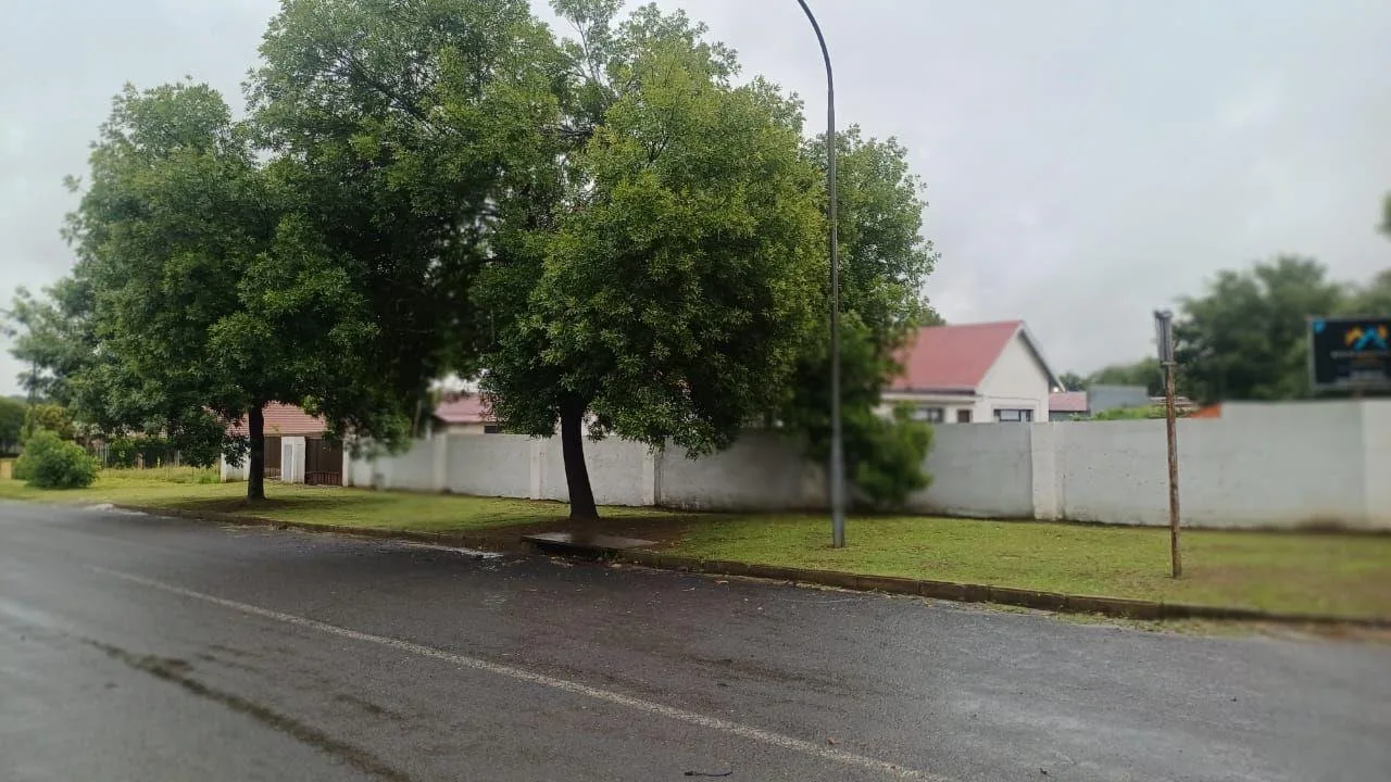 8 Bedroom House for sale in De Bruinpark