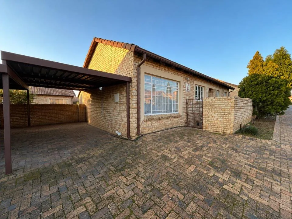 2 Bedroom Townhouse for sale in Sasolburg Ext 11