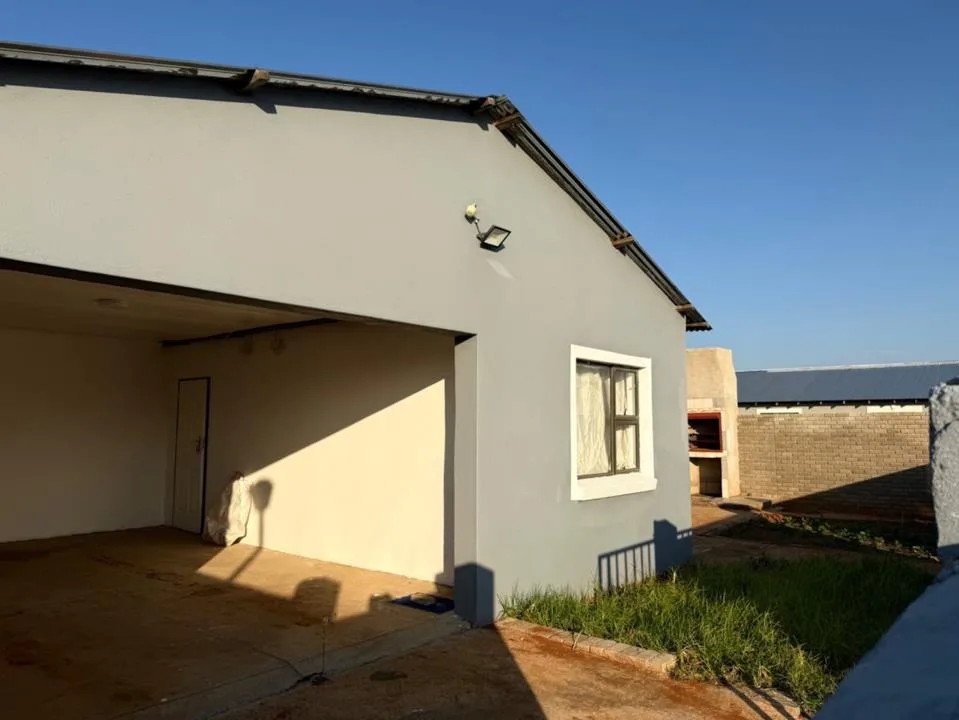 4 Bedroom House for sale in Camelot