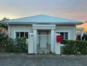 3 Bedroom Townhouse for sale in Beacon Bay