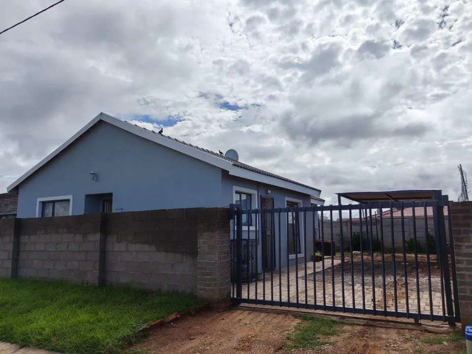 3 Bedroom House for sale in Roodepan