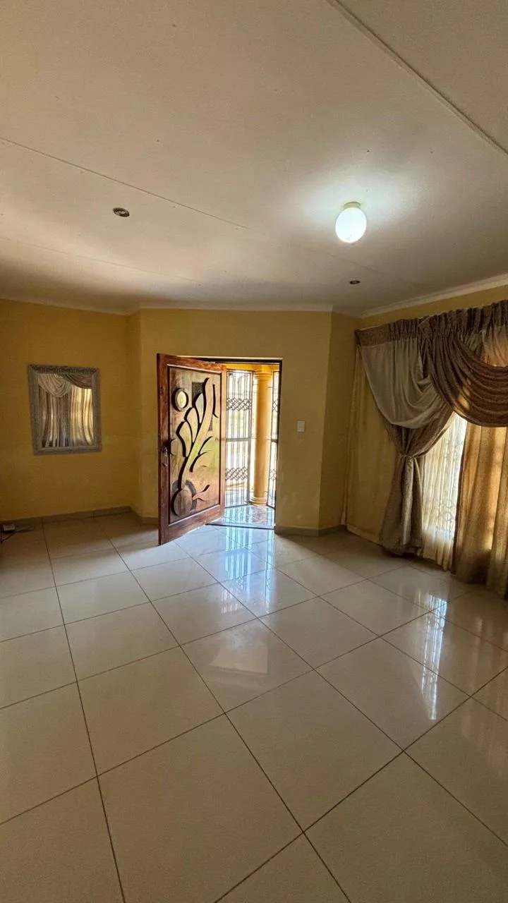 3 Bedroom House for sale in Florapark
