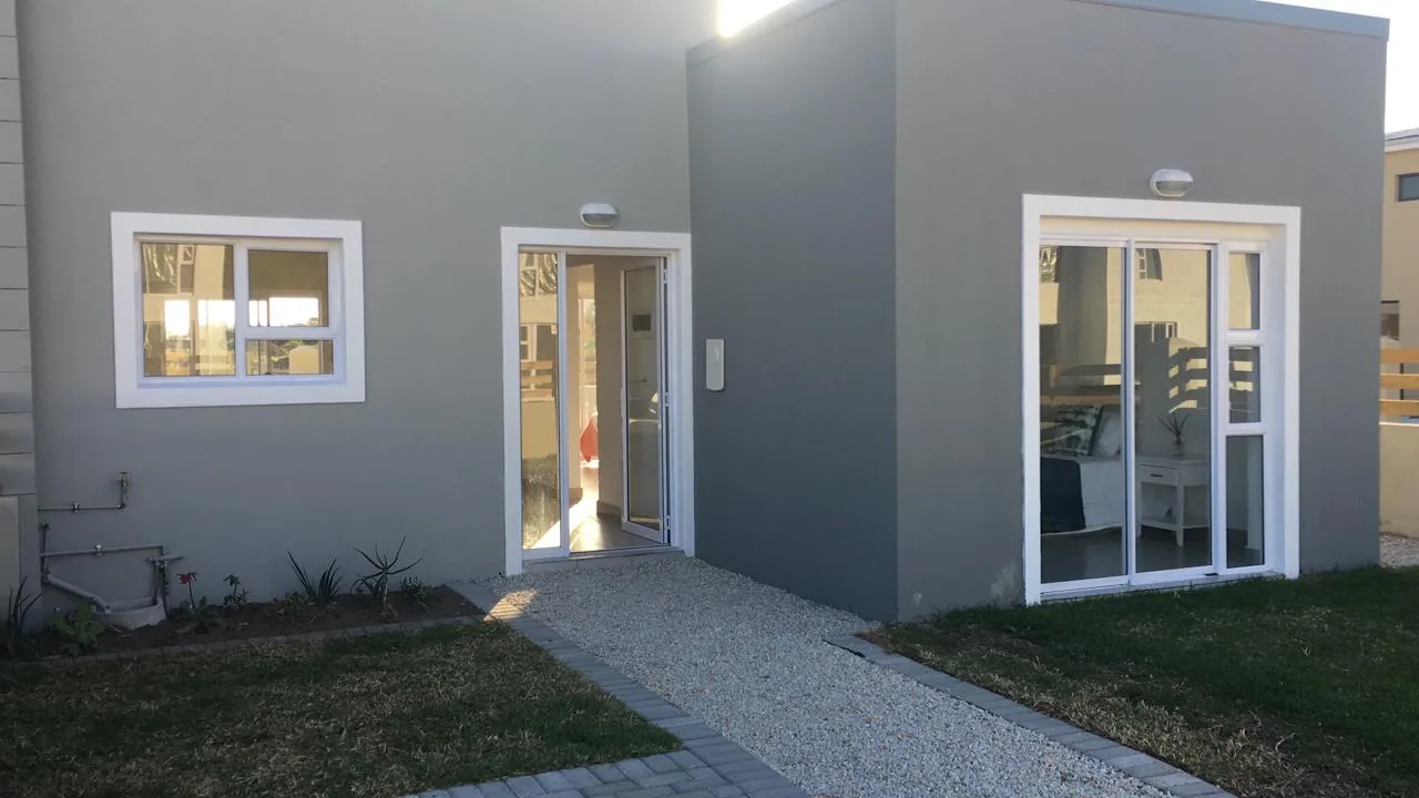 2 Bedroom House for sale in Parsonsvlei