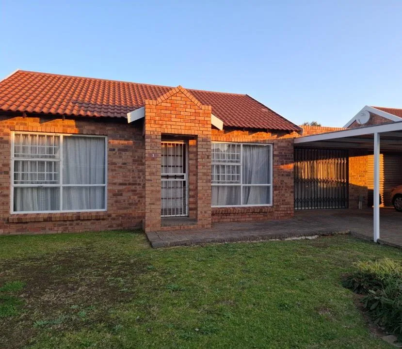 3 Bedroom Townhouse for sale in Universitas