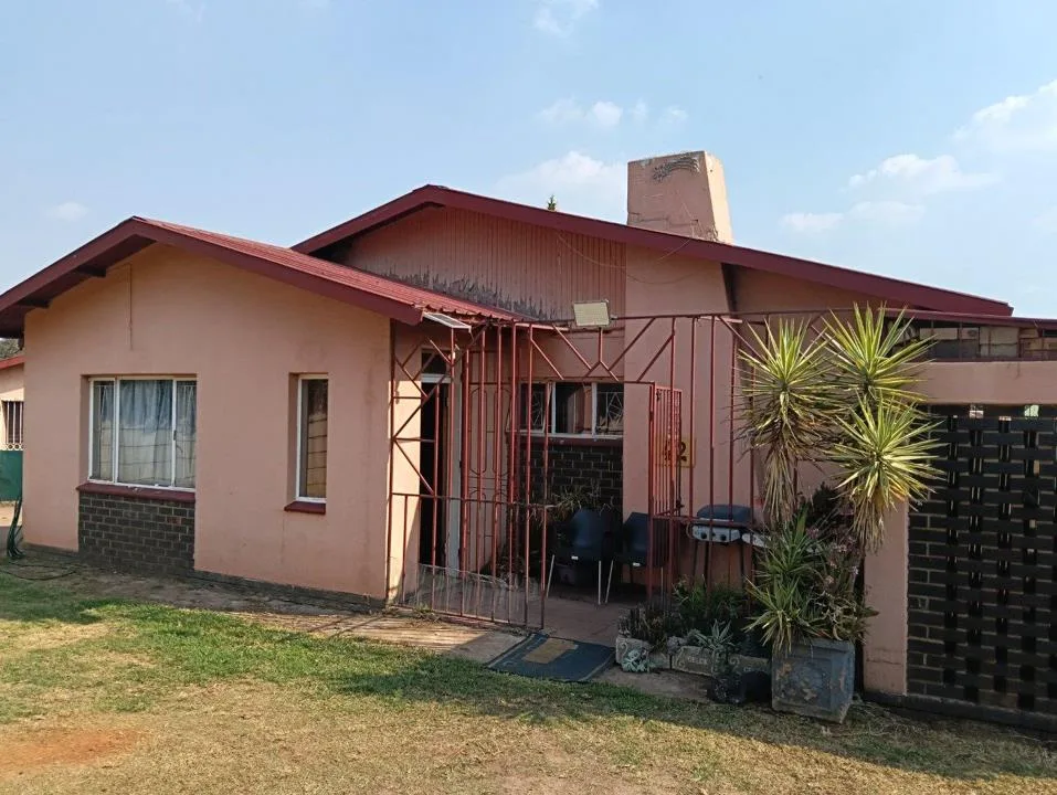 5 Bedroom House for sale in Kanonkop