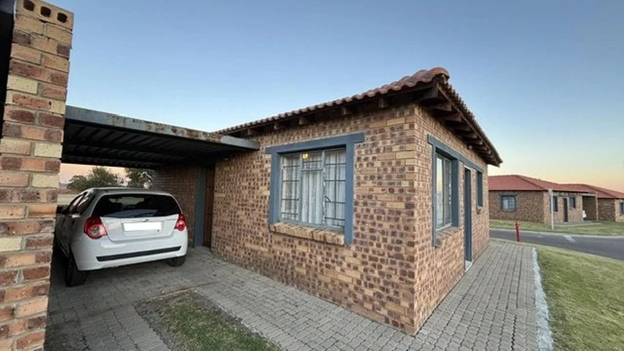 3 Bedroom Townhouse for sale in Evander